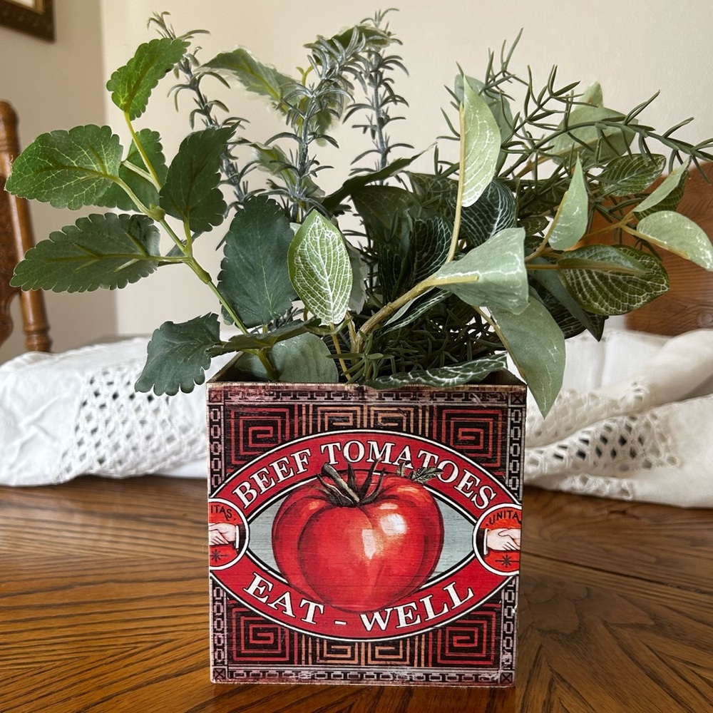Ashland | Beef Tomatoes Plant Mix in Crate Planter
